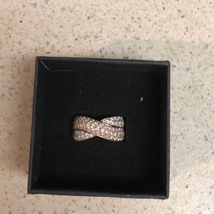 Natural pink & white diamond ring